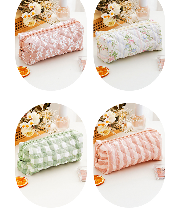 Vintage Quilted Zipper Makeup Bag Display