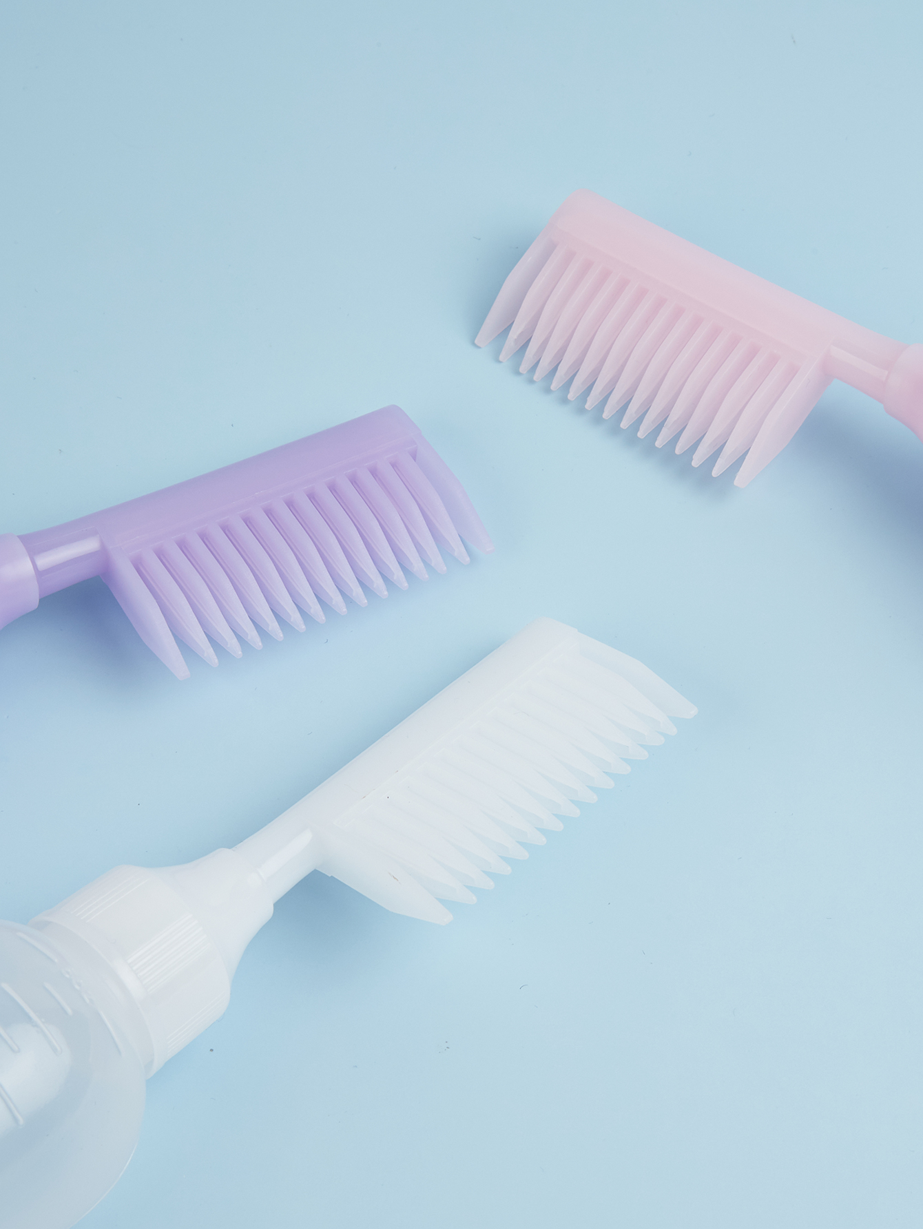 Custom Eco-Friendly 2 Design Plastic Salon Hair Comb Brush Applicator for Shampoo Hair Dye Bottles Multi-Purpose Styling Tool