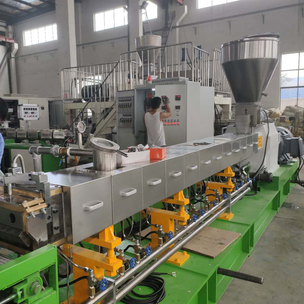 Botanic Fiber/Wood Powder/Coffee Grounds+PP/PE/PVC/PS/PLA/PBAT Twin Screw Extruder WPC Pellets Machine Gear Motor For Efficient