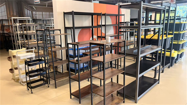 Automated heavy duty selective pallet racking systems