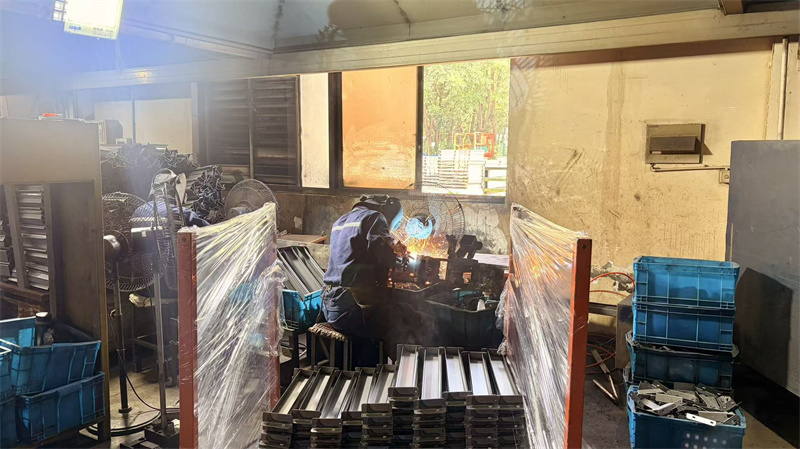Welding table