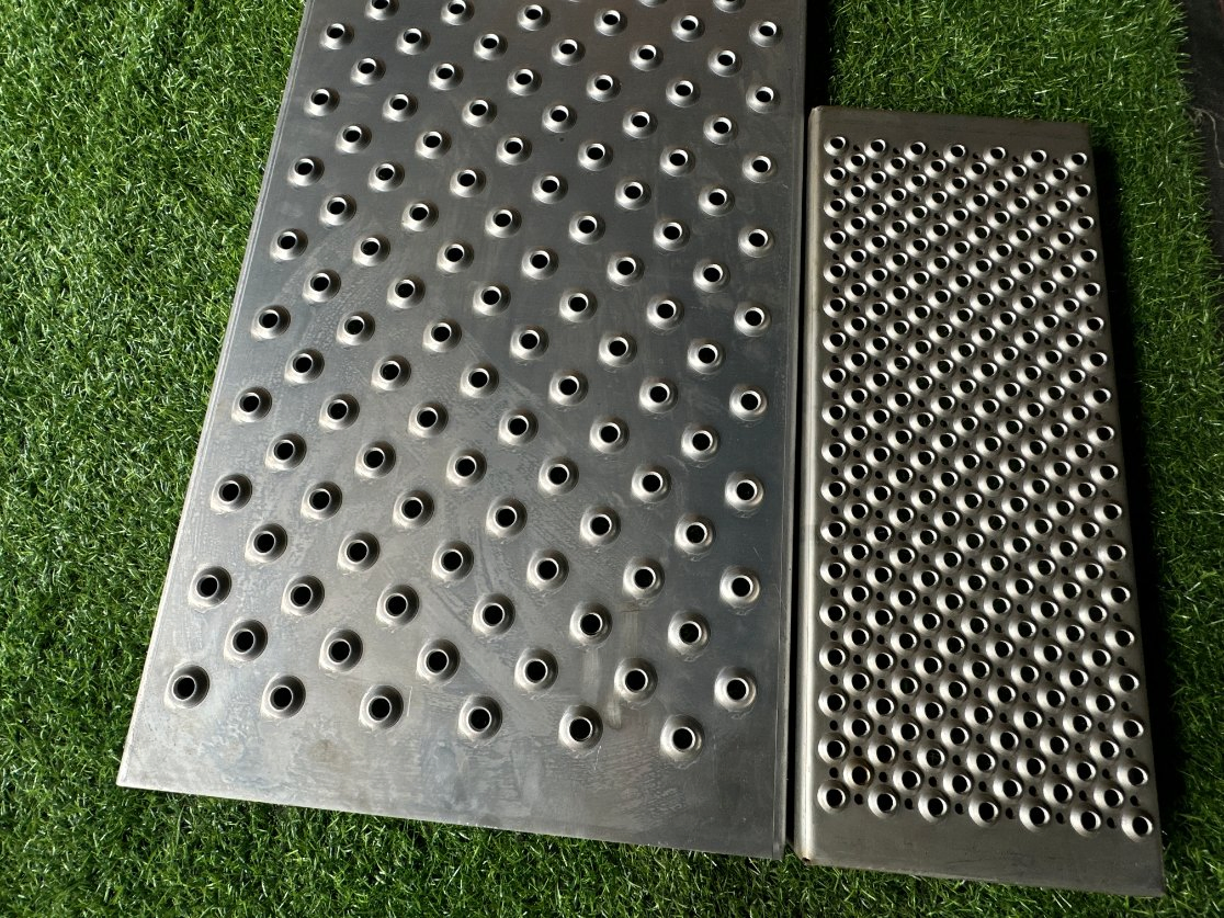 Premium Anti-Skip Aluminum Grating Mesh Your Safety Flooring Solution