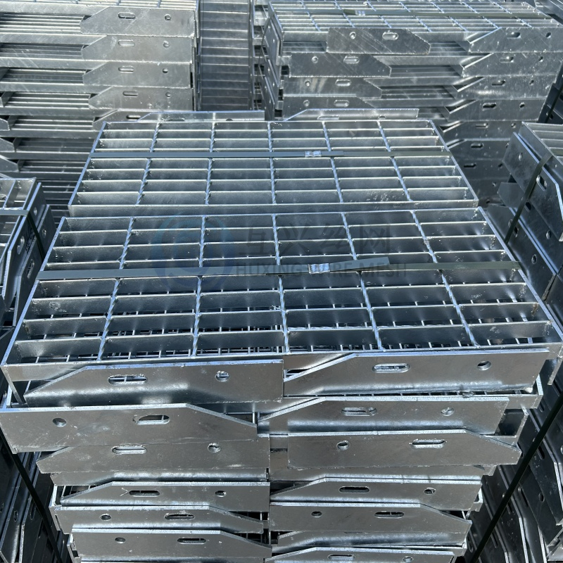 Stainless Steel Carbon Steel Materials Welded Flat Bearing Bar Grating Stairs Treads Anti Corrosion Stair Tread Steel Grating for Metal Ladder