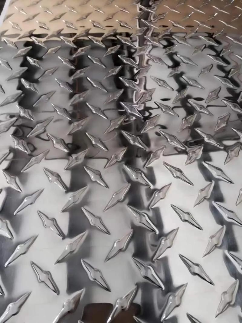 Checkered Aluminum Plate Anti-Slip Patterned Sheet for Flooring and Industrial Applications