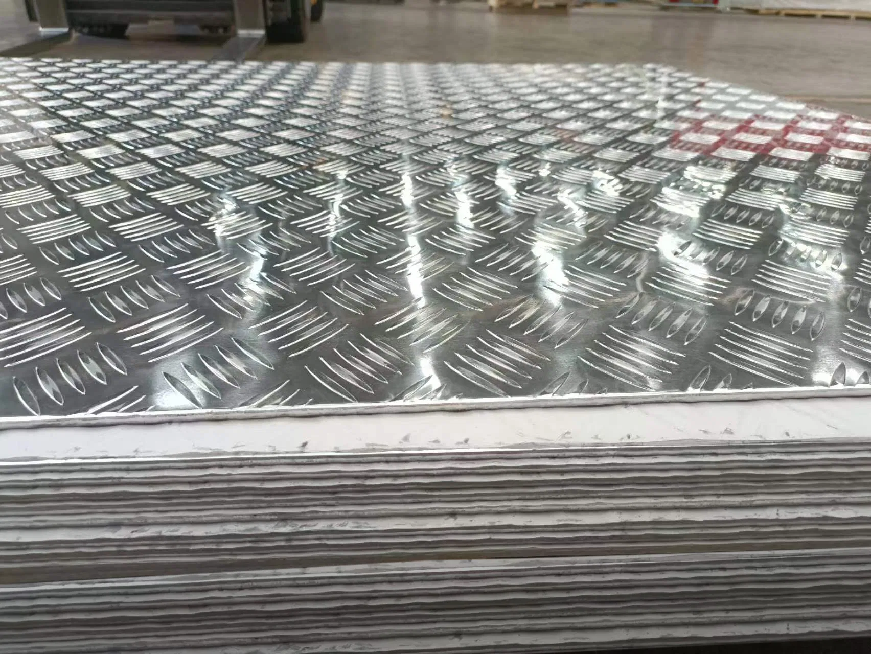 Checkered Aluminum Plate Anti-Slip Patterned Sheet for Flooring and Industrial Applications