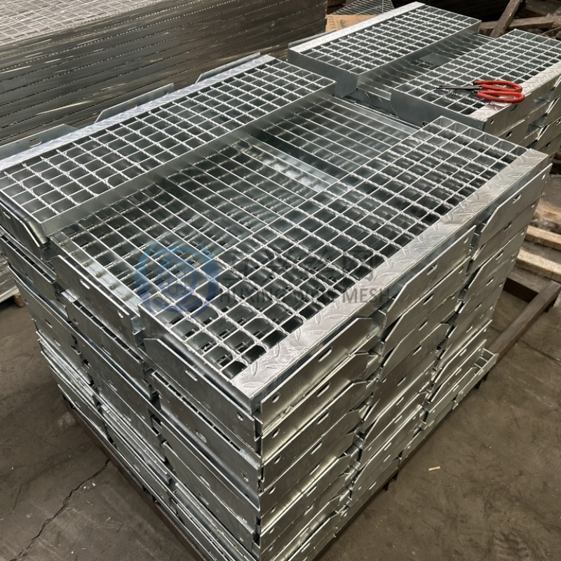 Stainless Steel Carbon Steel Materials Welded Flat Bearing Bar Grating Stairs Treads Anti Corrosion Stair Tread Steel Grating for Metal Ladder