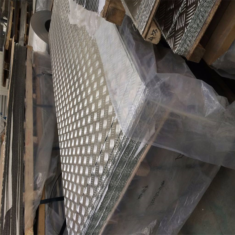 Color Coated Brushed Patterned Alloy 6013/6014/6101/6103/6261/6262 Aluminum Diamond Sheet for Building Facades or Roofing