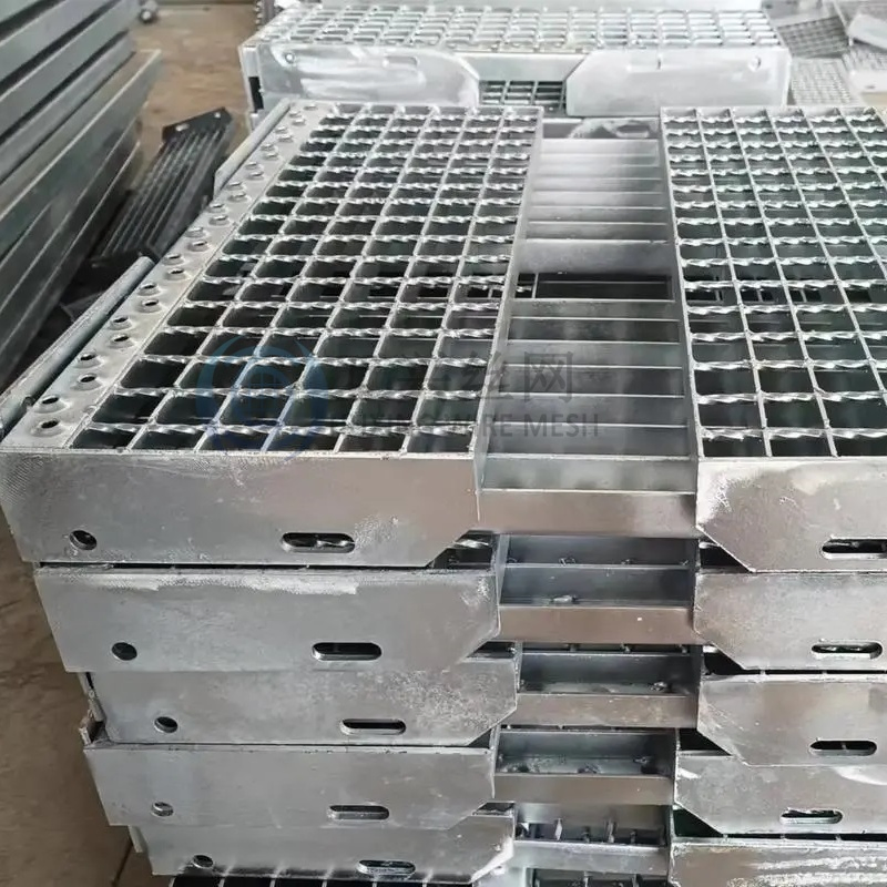 Stainless Steel Carbon Steel Materials Welded Flat Bearing Bar Grating Stairs Treads Anti Corrosion Stair Tread Steel Grating for Metal Ladder