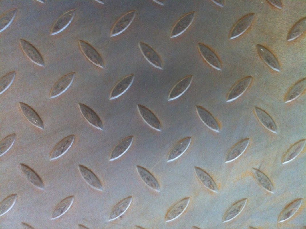 Ss400 A36 Hot Rolled Tear Drop Floor Checkered Steel Plate