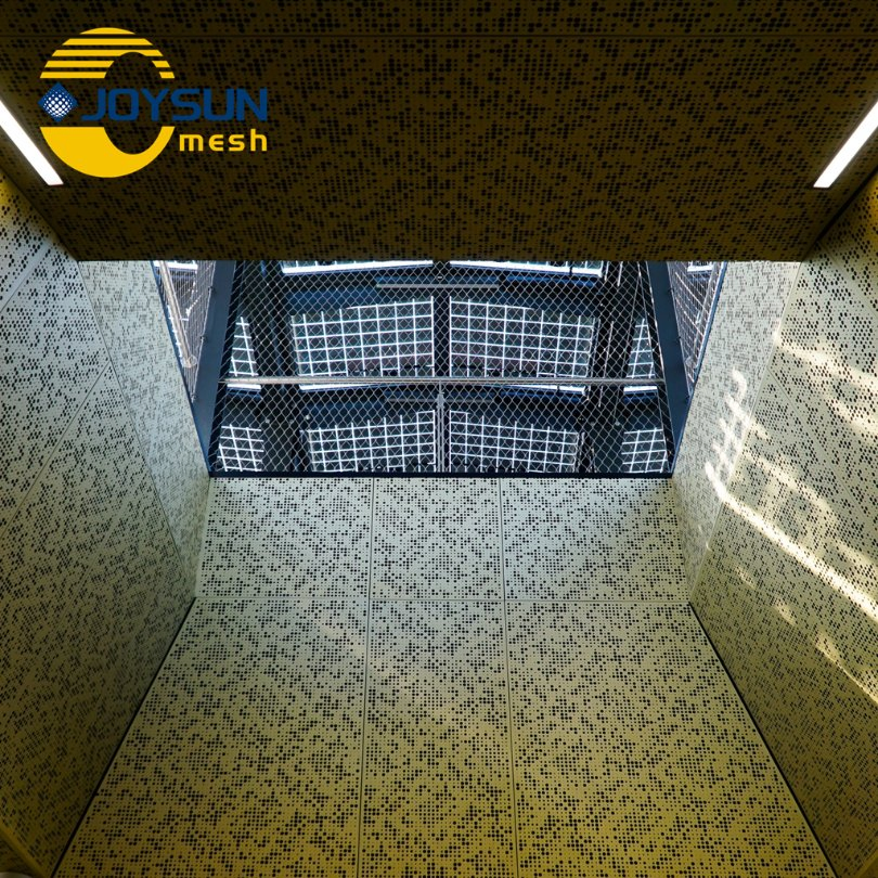 Perforated Aluminum 0.65mm Thick Mirror Finish 2024 Aluminum Perfoated Matel Sheet