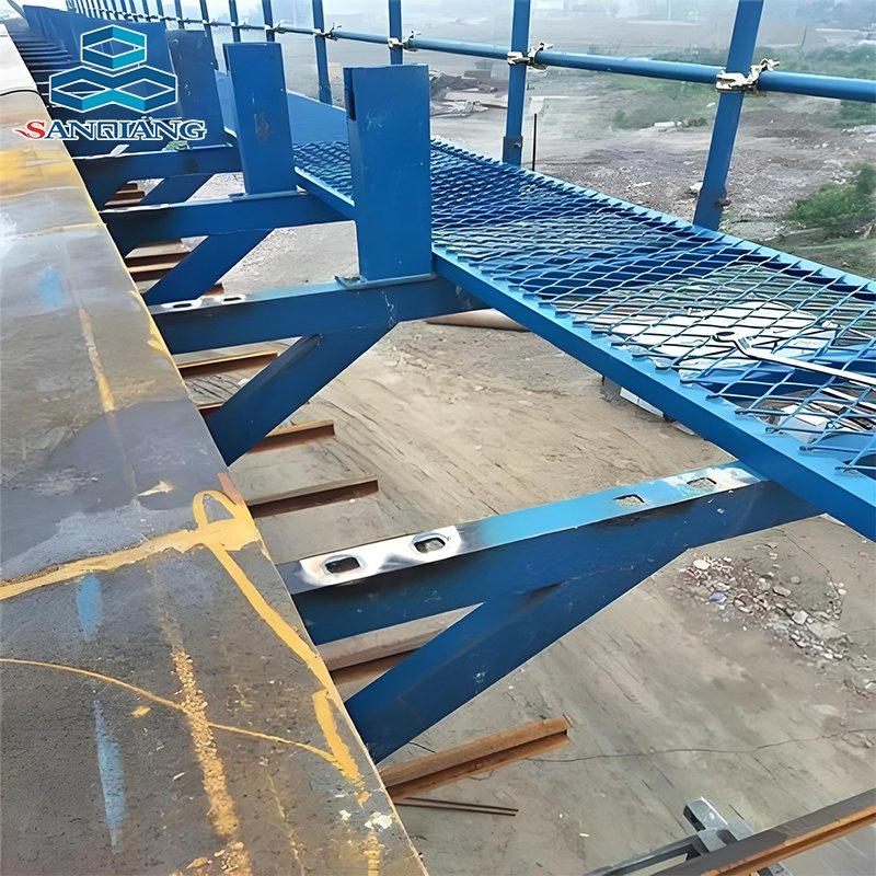 Heavy Load Bearing Expanded Metal Walkway Pedal Mesh for Steel Flooring