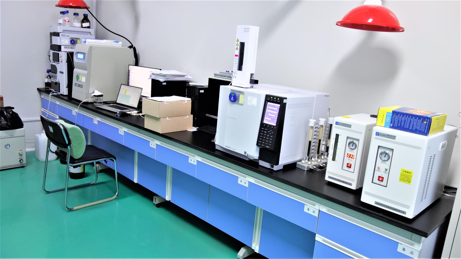 Spectral analysis equipment used for contact lens optical quality inspection