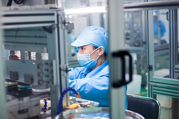 Optical projector used for dimensional measurement of contact lenses