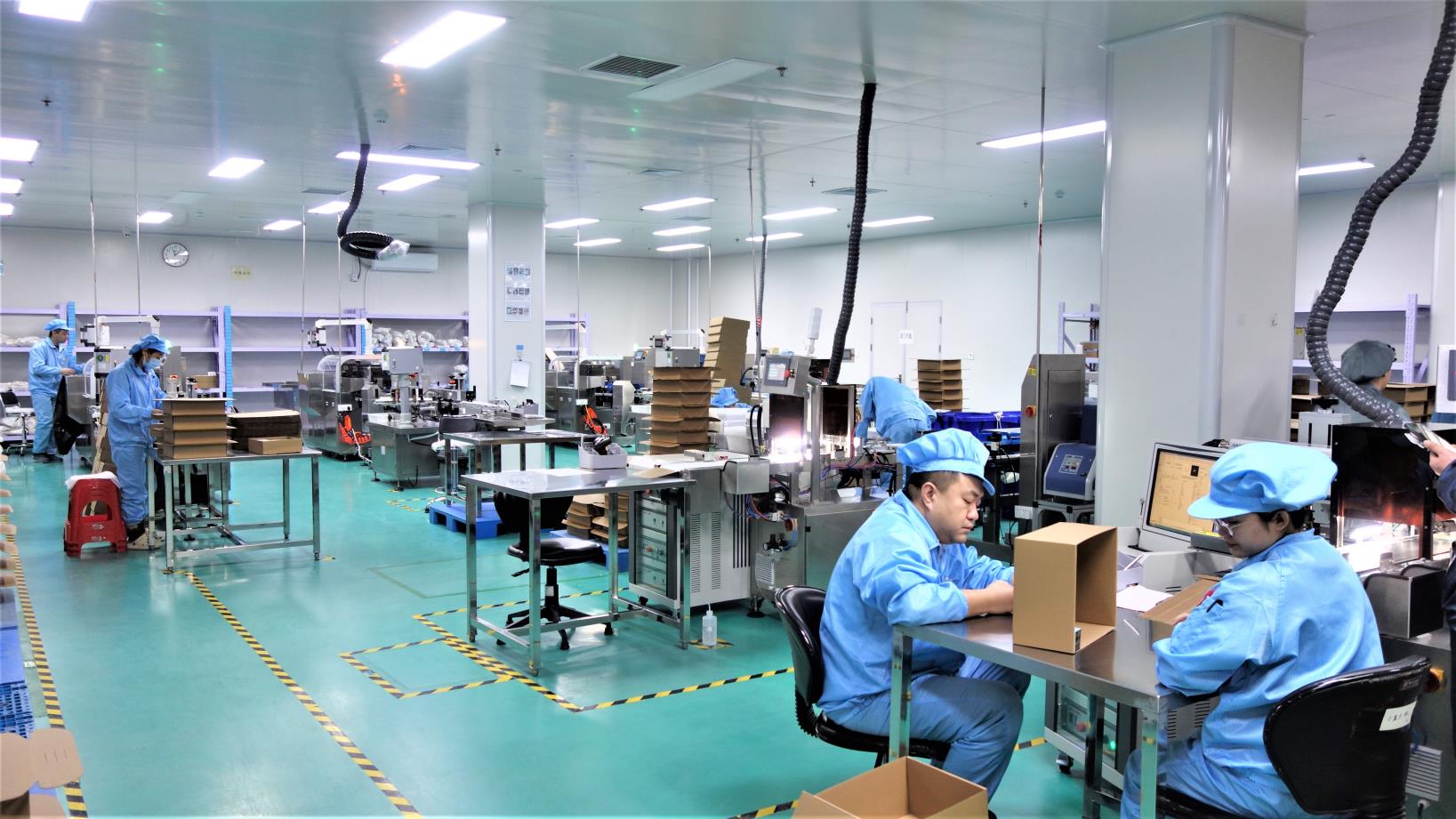 Automated packaging machine for contact lens blister packs and retail packaging