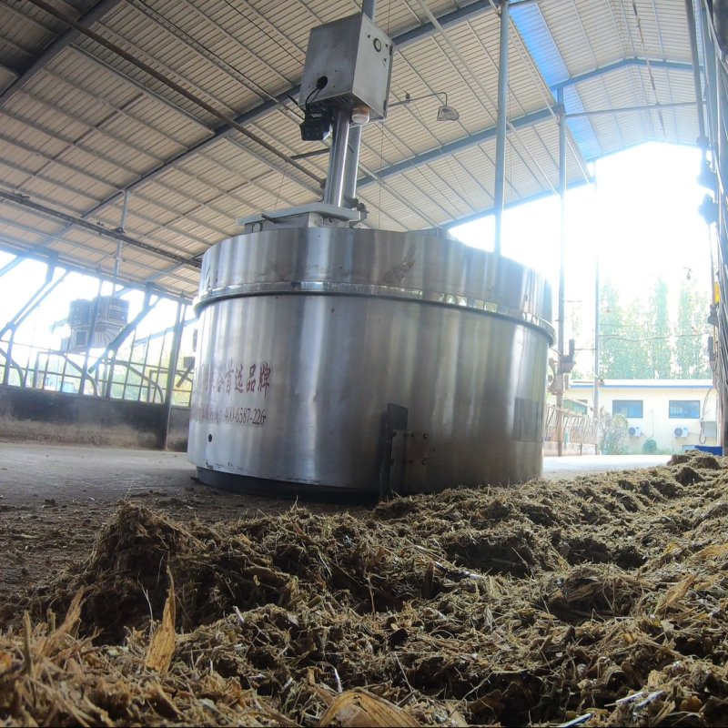 Smart GPS Livestock Feeding Robot with Real-Time Data Management