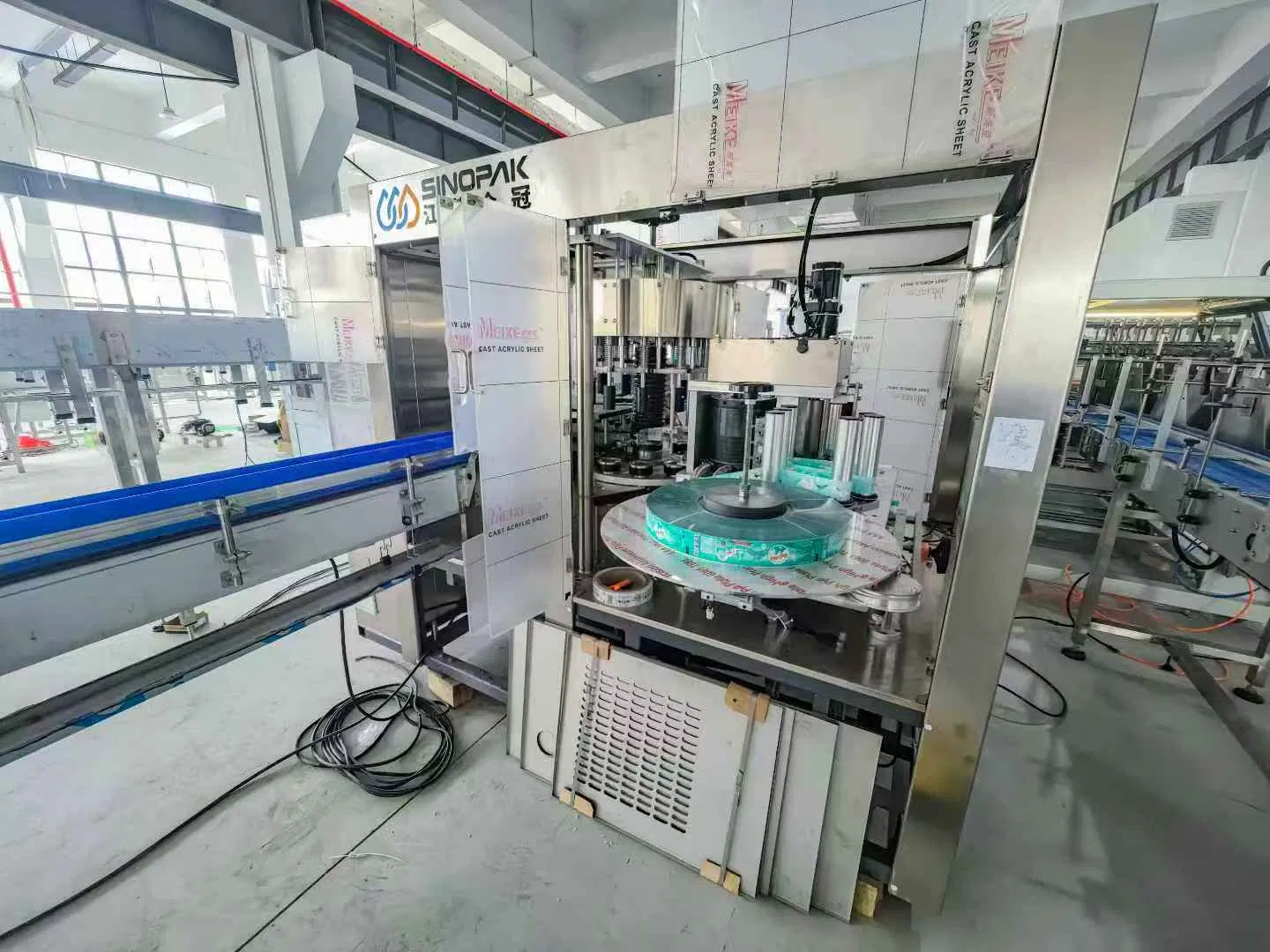 Robotic 15, 000bph Filling Station - 6-Axis Arm Loading for 500ml-2L Bottles, Vision Inspection System