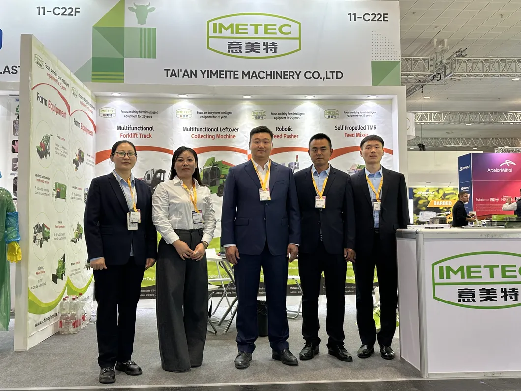 Smart GPS Livestock Feeding Robot with Real-Time Data Management