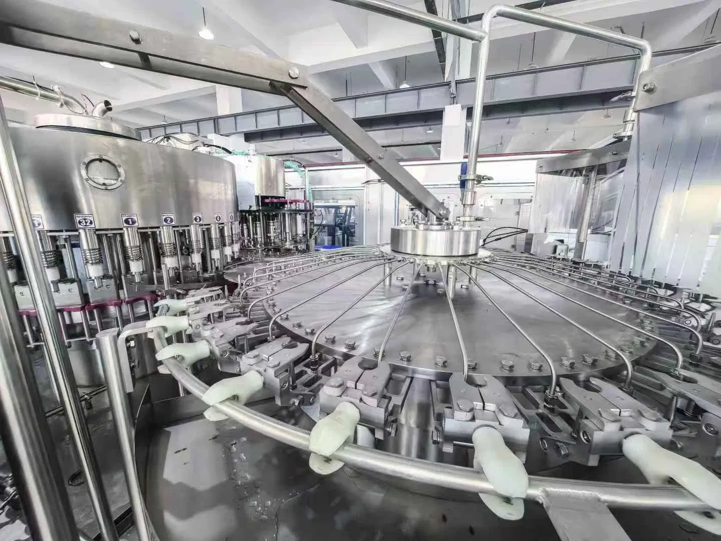 Robotic 15, 000bph Filling Station - 6-Axis Arm Loading for 500ml-2L Bottles, Vision Inspection System