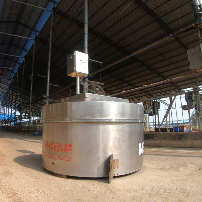 Smart GPS Livestock Feeding Robot with Real-Time Data Management