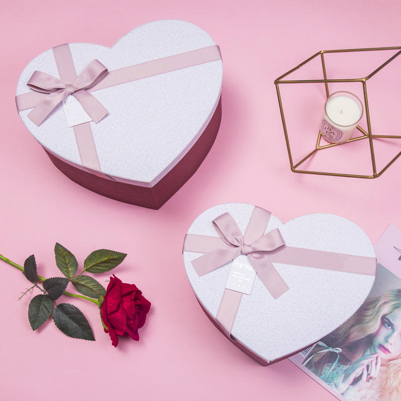 Caixa de presente em forma de coração rígida de papelão de luxo personalizada para o Dia dos Namorados