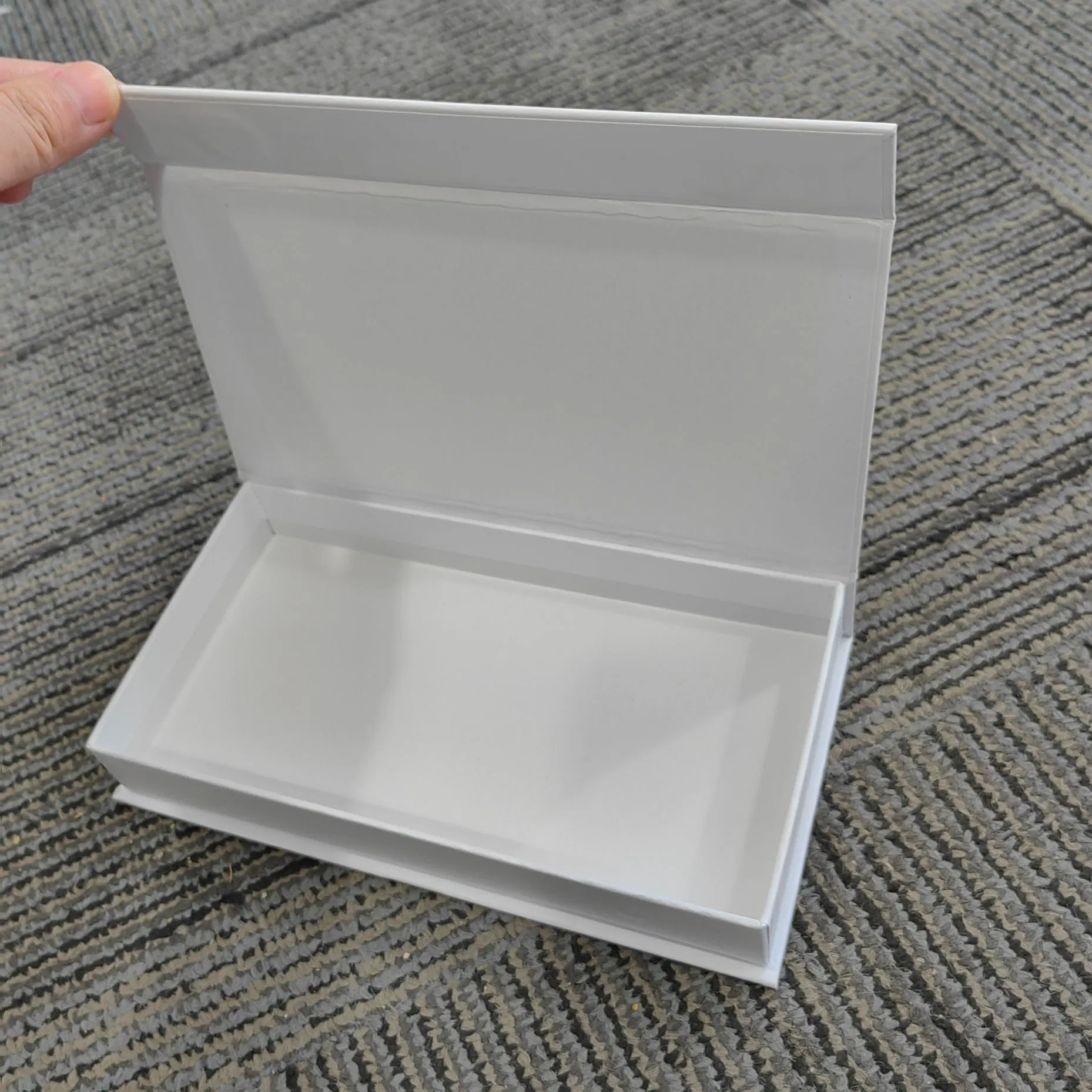 Caixa de presente rígida dobrável em forma de livro com logotipo personalizado, papel, caixa magnética tipo concha, luxo, cor preta