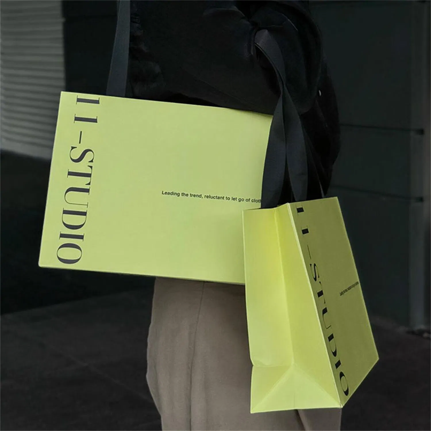 Bolsas de Compras de Papel Artístico Personalizadas de Luxo com Logo Impresso em Papel Marfim para Presentes de Varejo para Sapatos e Roupas