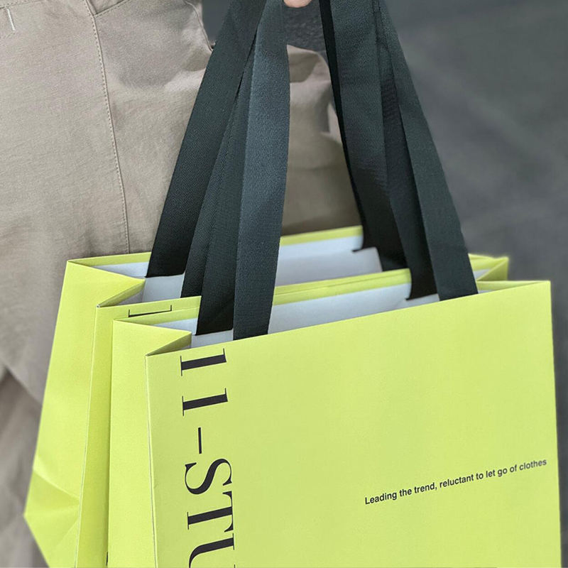 Bolsas de Compras de Papel Artístico Personalizadas de Luxo com Logo Impresso em Papel Marfim para Presentes de Varejo para Sapatos e Roupas