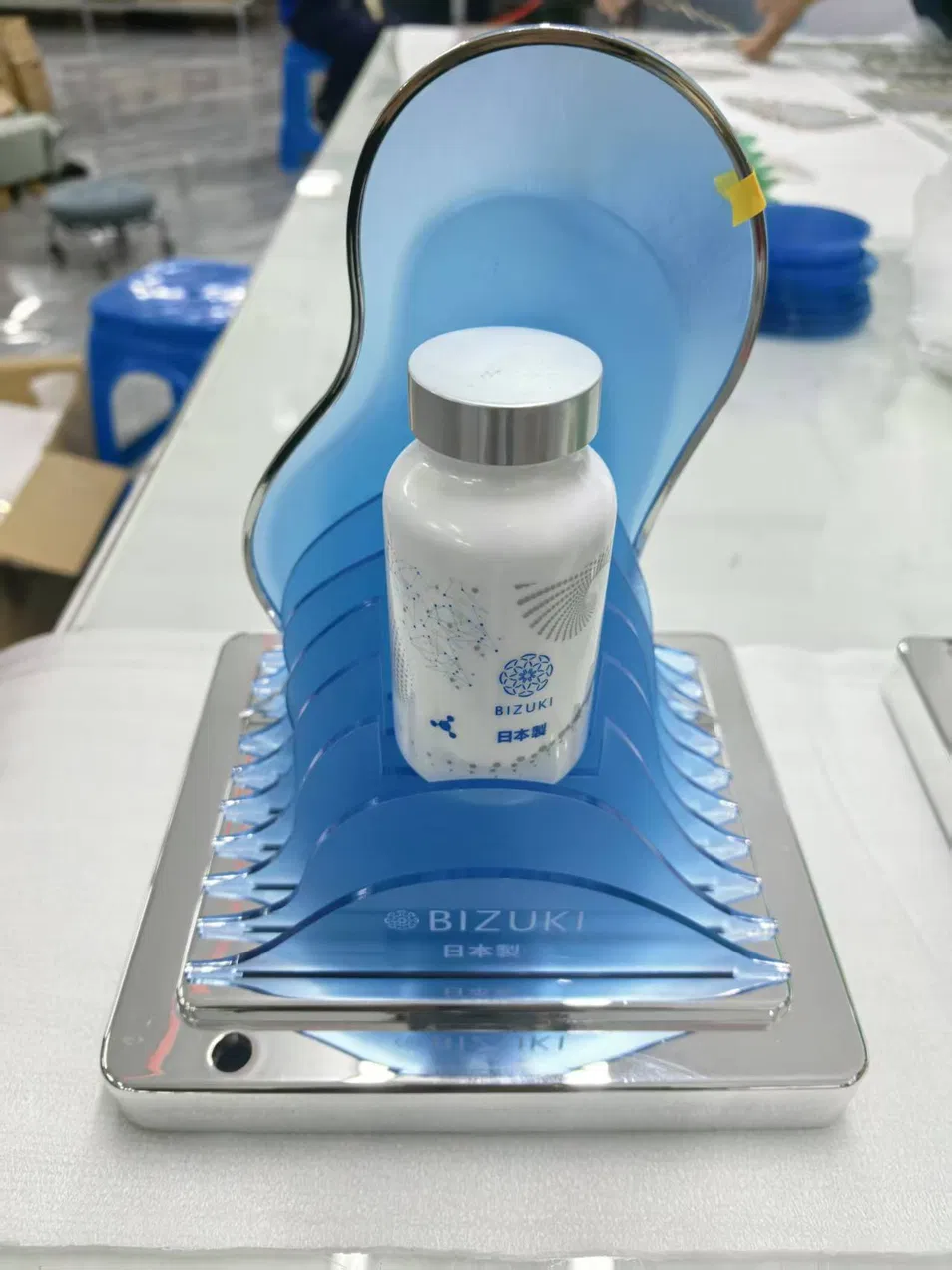 Expositor Acrílico Colorido para Exibição de Cosméticos