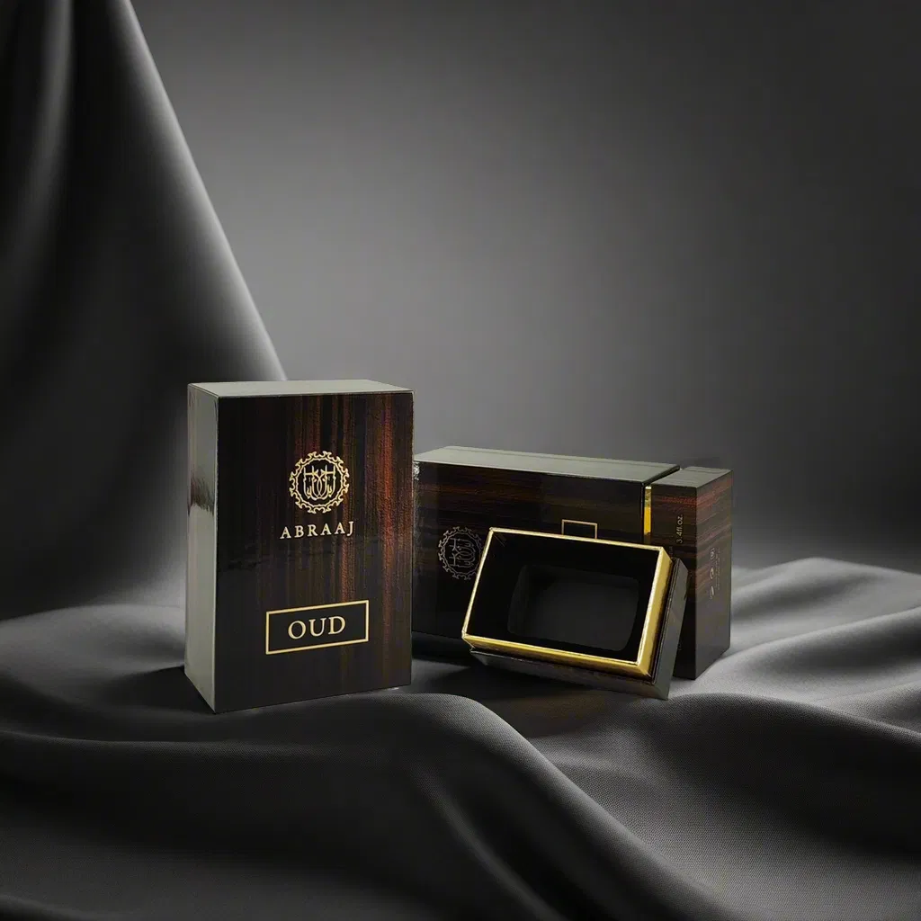 Fornecedor de Caixa de Presente de Papel para Perfume de Luxo Preto Personalizado com Base e Tampa Estilo