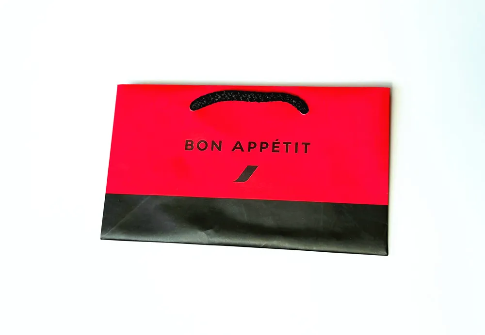 Embalagem de presente de luxo personalizada, sacola de papel kraft marrom impressa com alça
