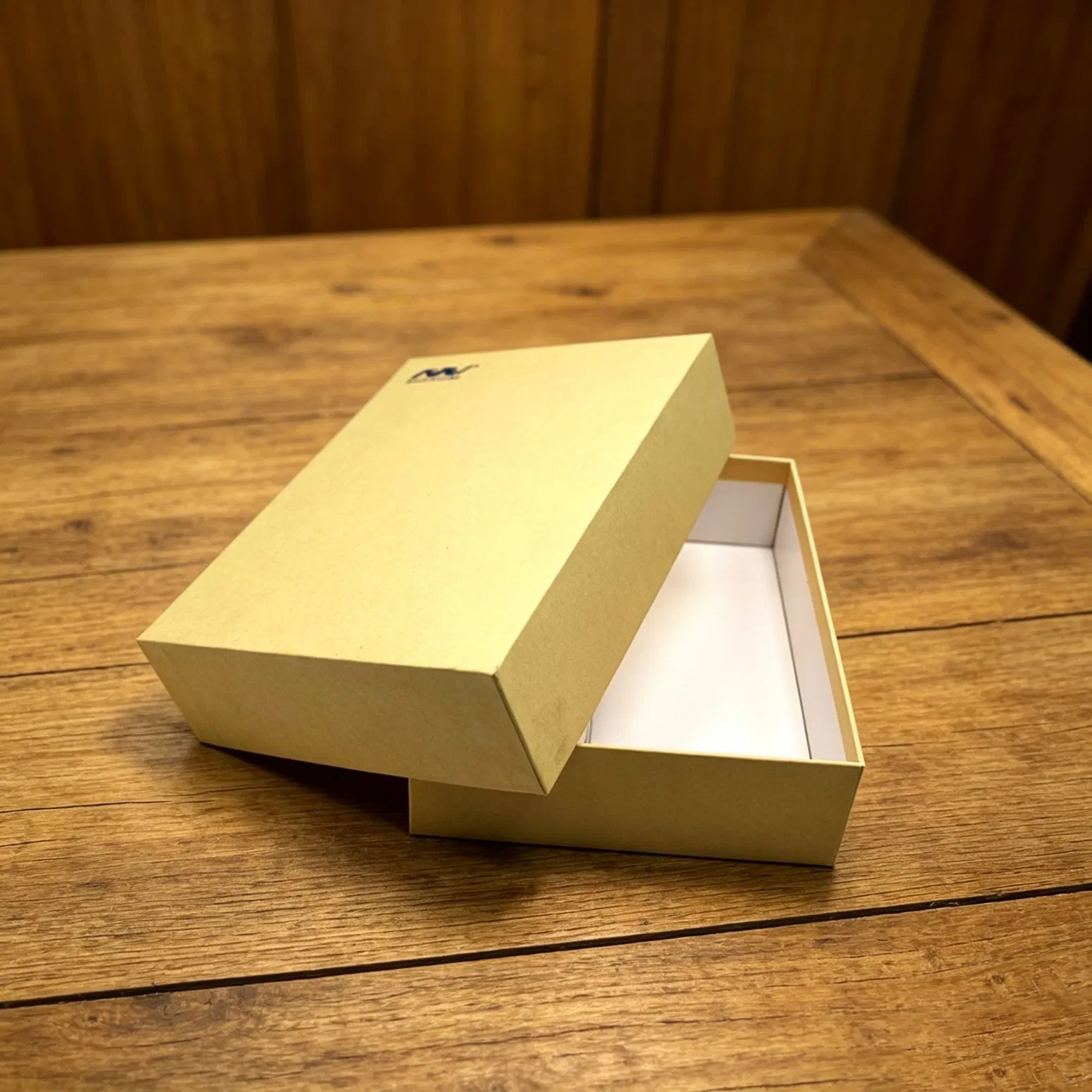 Caixa rígida com tampa e base de papel kraft com forro interno branco, impressão de logotipo personalizado em serigrafia, embalagem de presente para frasco de perfume, caixa dobrável para maquiagem de gloss labial