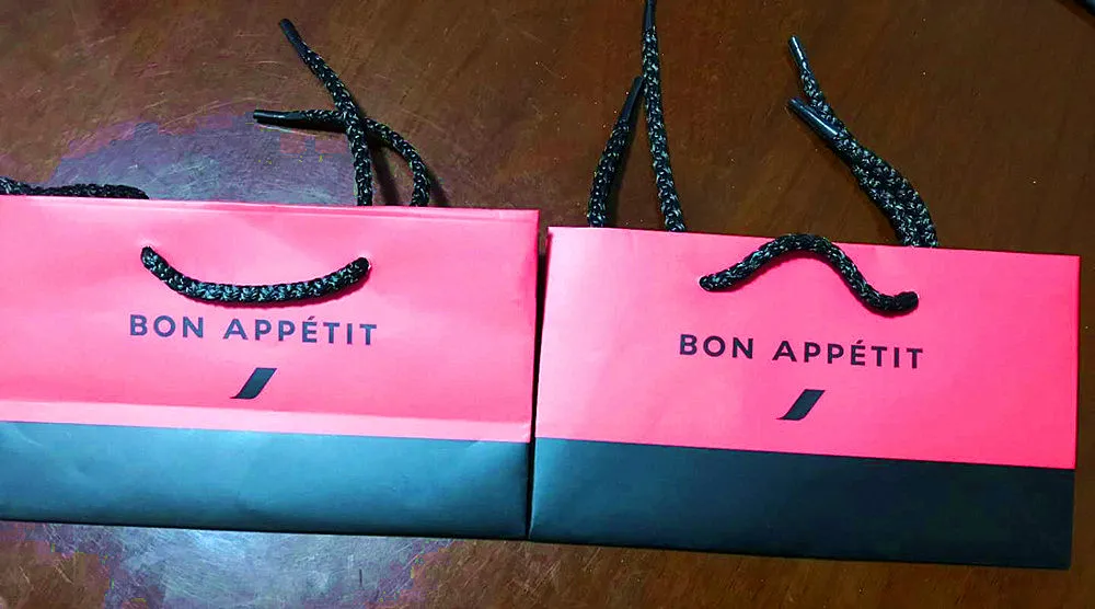 Embalagem de presente de luxo personalizada, sacola de papel kraft marrom impressa com alça