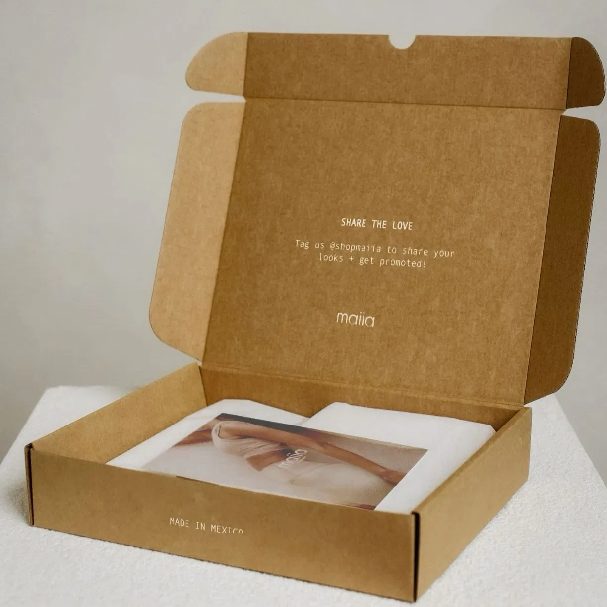 Caixa de papelão postal corrugado para envio com logotipo