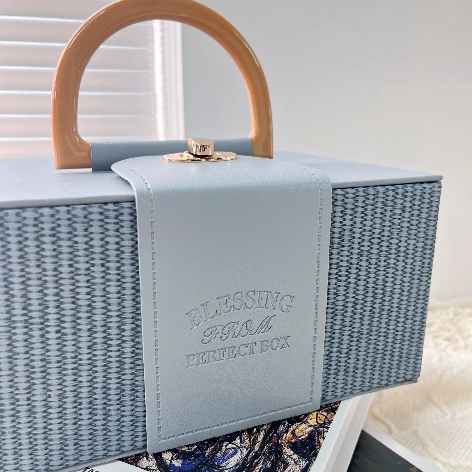 Caixa de presente de casamento de luxo com logotipo personalizado, caixa de papelão PU para embalagem de joias, caixas de armazenamento de cosméticos com alça