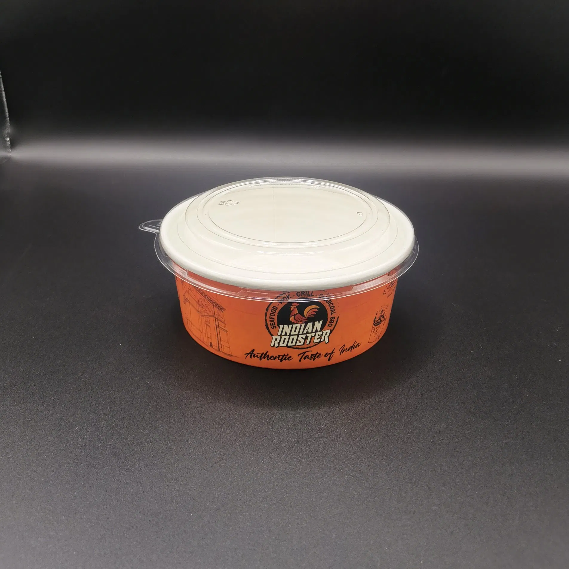 حاويات تعبئة الطعام القابلة للاستخدام لمرة واحدة والمقاومة للماء 16oz 26oz 32oz 36oz 42oz وعاء سلطة من ورق كرافت مقاوم للدهون مع غطاء