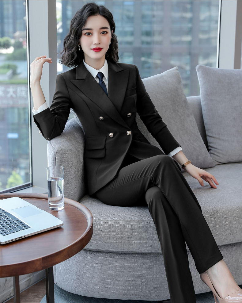 Business suit detail 2