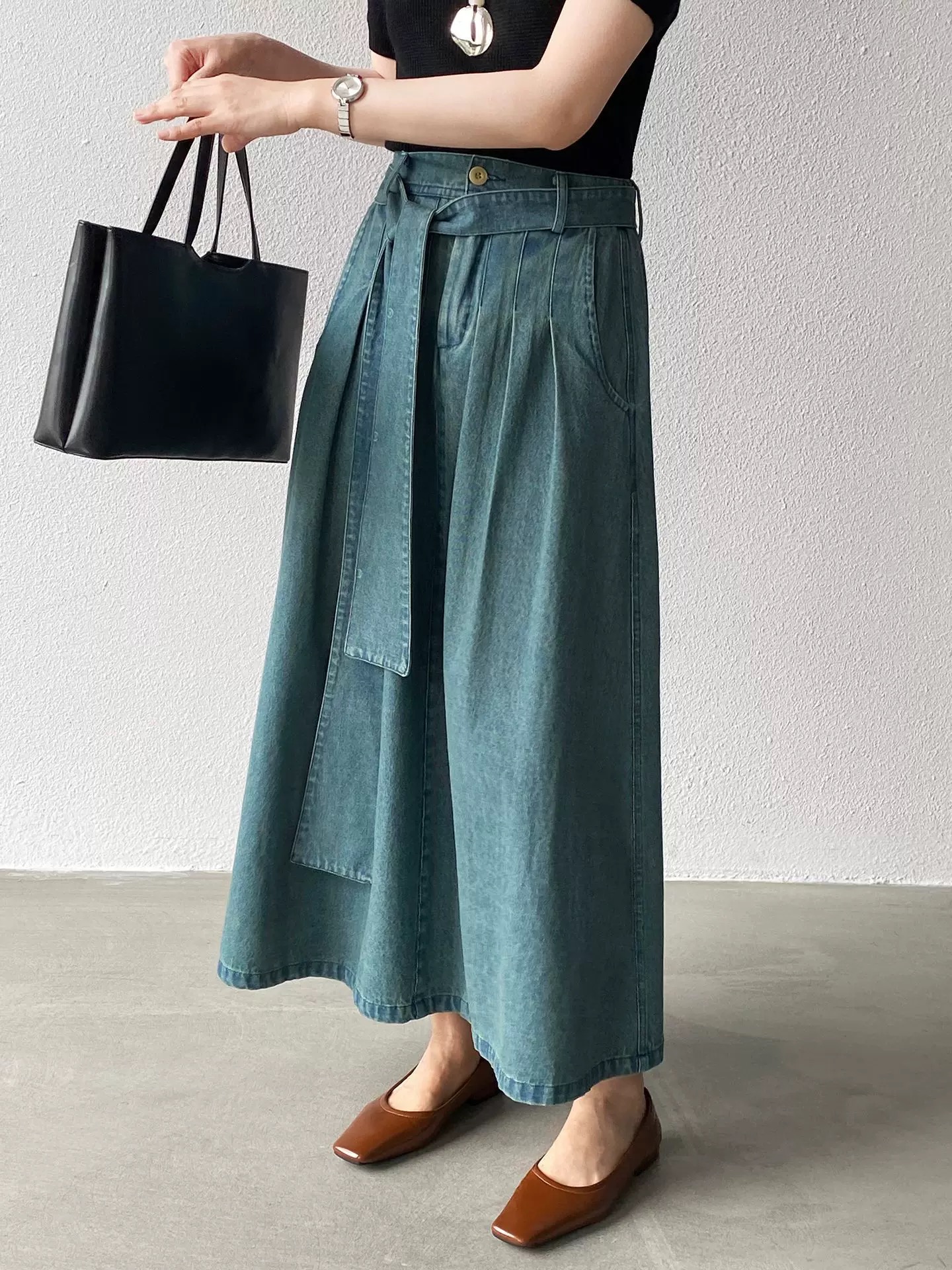 American Retro Women's Denim Midi Skirt with a Tie Waist and Full Skirt