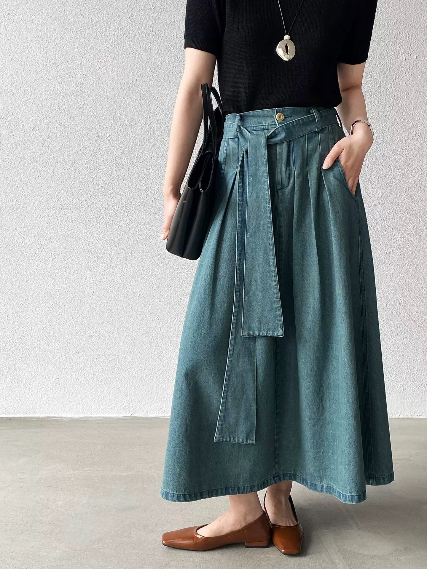 American Retro Women's Denim Midi Skirt with a Tie Waist and Full Skirt