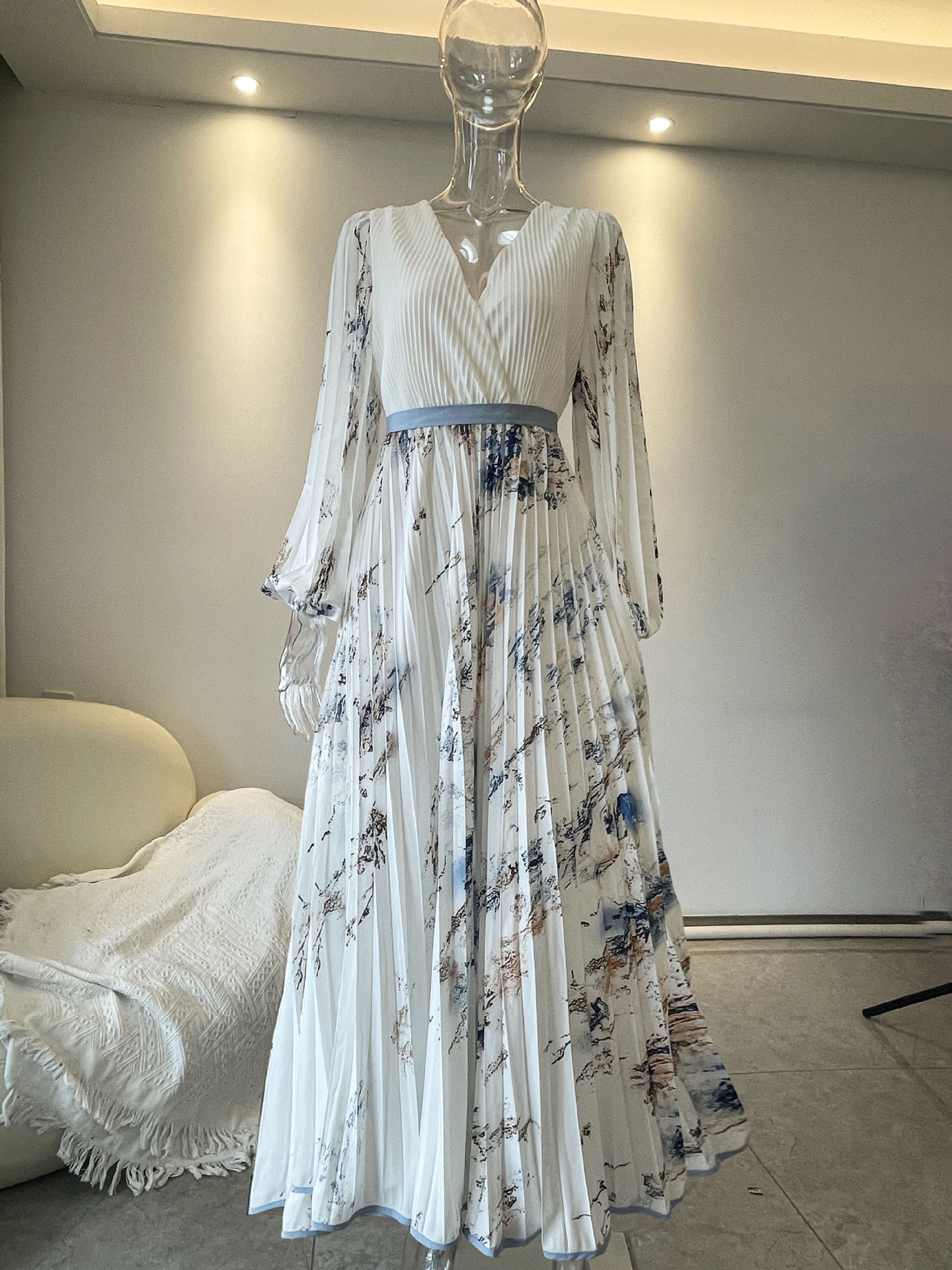 Premium Spring New Ethnic Print Dress Women's Lace-up Floral Pattern Tight Waist Puff Sleeve Large Swing V-neck Casual Dress