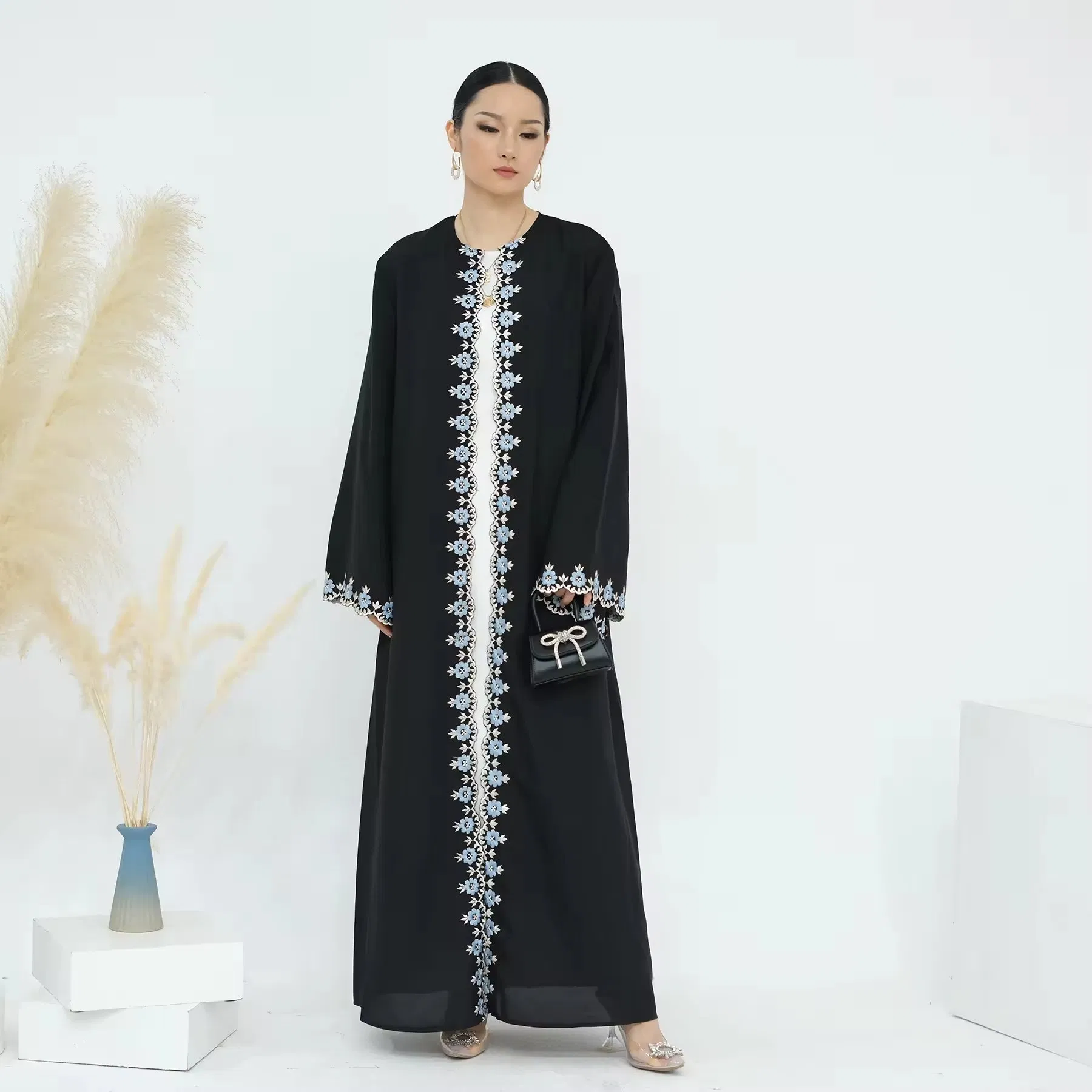 Fashion Flower Embroidery Arab Black Abaya Long Sleeve Eid Modest Dubai Abaya Open Muslim Trendy Abaya Women's Muslim Dresses