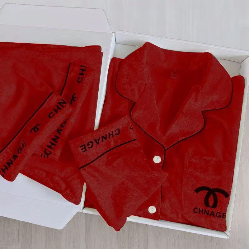 ODM Light Luxury Fragrant Long Sleeve Full Length Button Fly Front Logo Women's Autumn Winter Gold Satin Pajamas Sleeping Warm