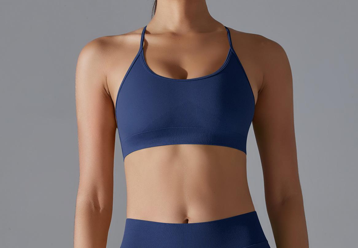Seamless active fitness style