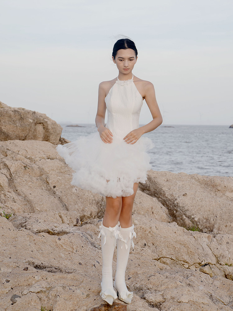 White Ballet Style Sweet Halter Neck Petite Ball Gown Princess Puffy Short Cashmere Light Wedding Dress Ruffles Knee Sleeveless