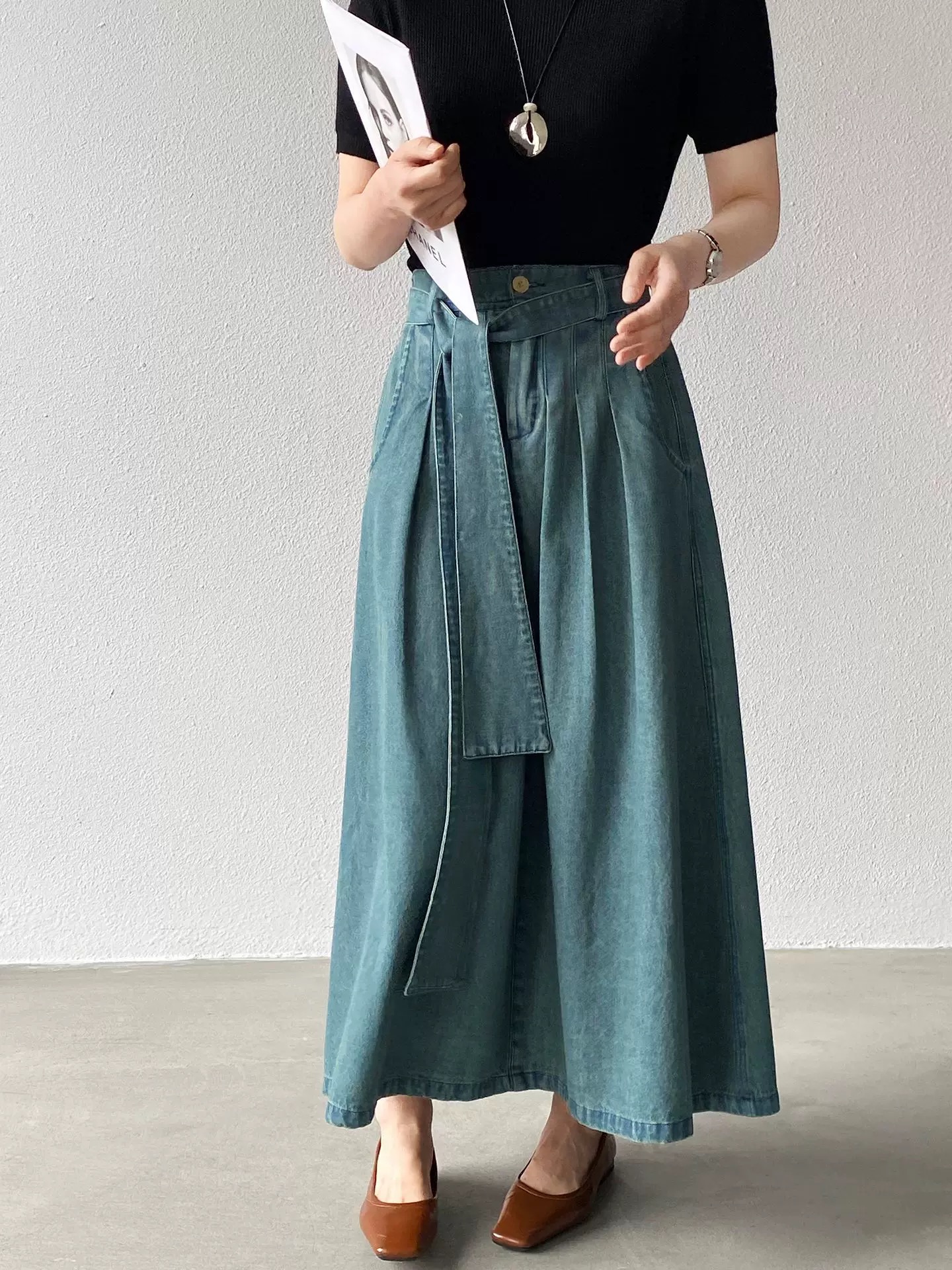 American Retro Women's Denim Midi Skirt with a Tie Waist and Full Skirt