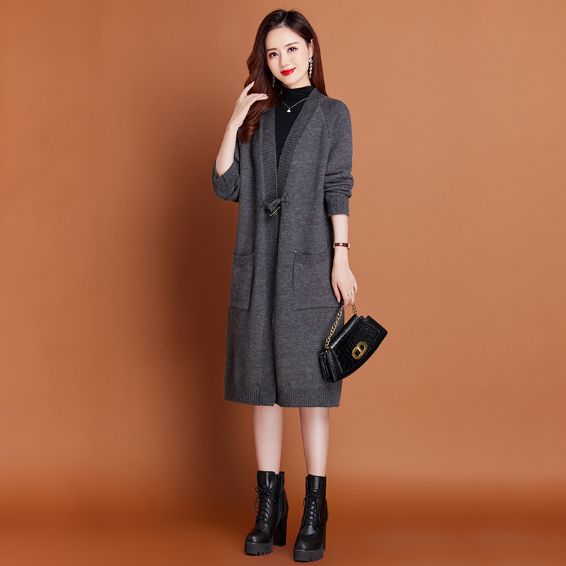 Long Style Knitted Outerwear with V-Neck Collar Knitted Sweater. Knitwear Fashion Clothes Wholesale Fashion Wear Women′ S Clothing Fashion Knitwea