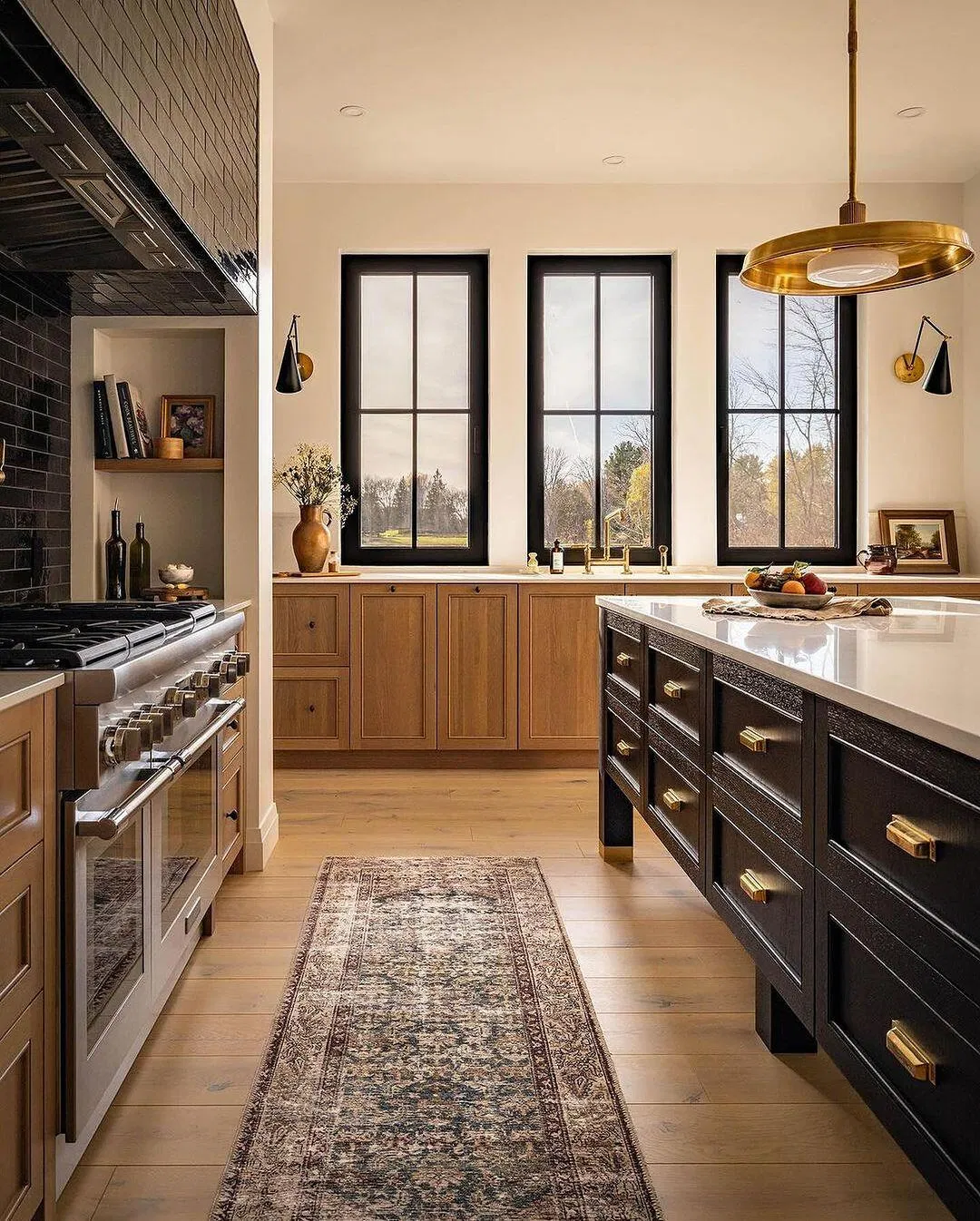 Customized Wardrobe Solutions for a Modern and Elegant Look