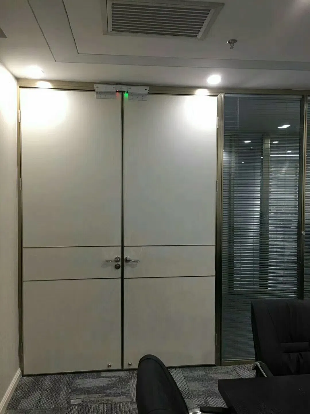 Office Furniture Solutions: Goometel's Custom Partition System for Offices