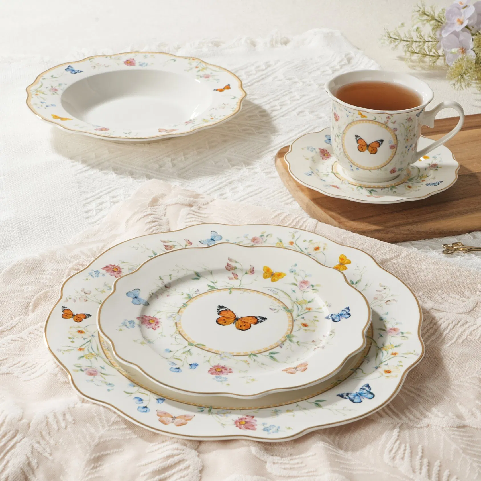 20-Piece Gold Rim Butterfly Floral Pattern Porcelain Tableware Ceramic Dinnerware Set