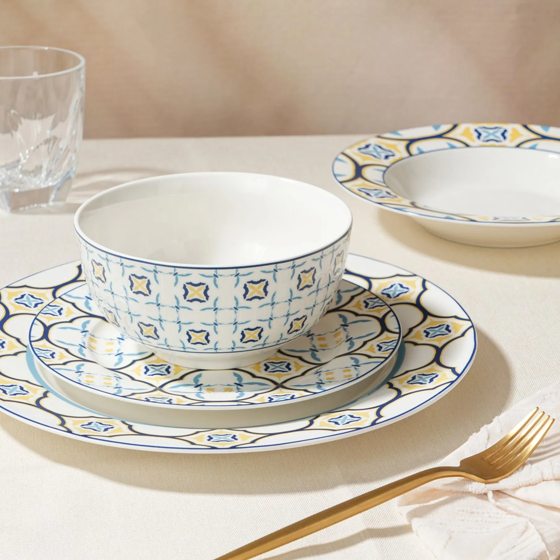 Wholesale Porcelain Tableware Customized Dinnerware Plates Ceramic Dinner Set