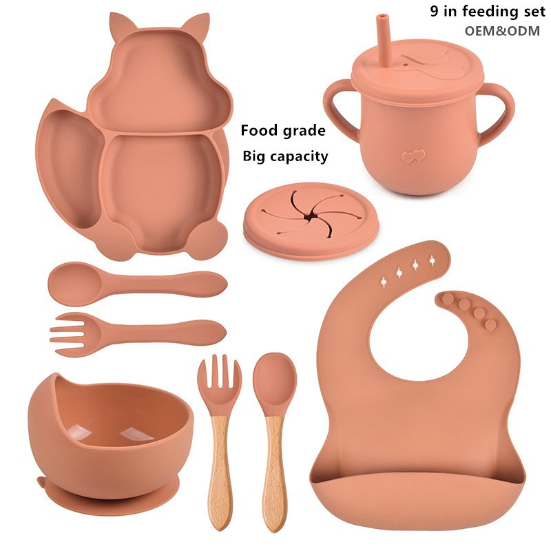 Wholesale 9PCS Silicone Dinner Set Food Grade Kitchen Utensils Training Cup Children Feeding Spoons Suction Bowl Silicone Bibs Baby Feeding Silicone Tableware